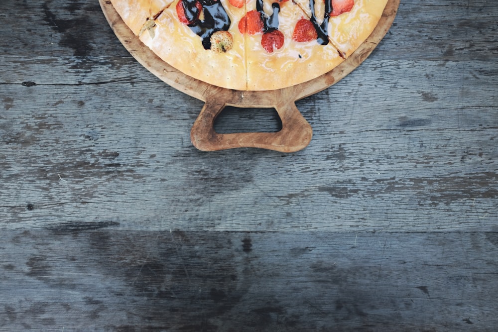 round brown pizza tray