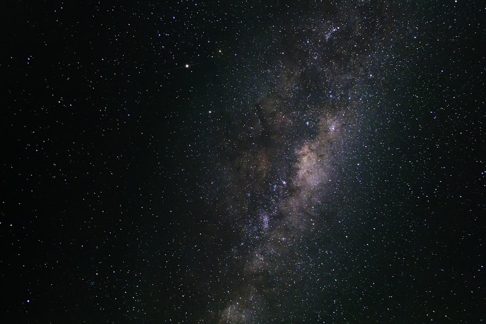 galáxia durante a noite