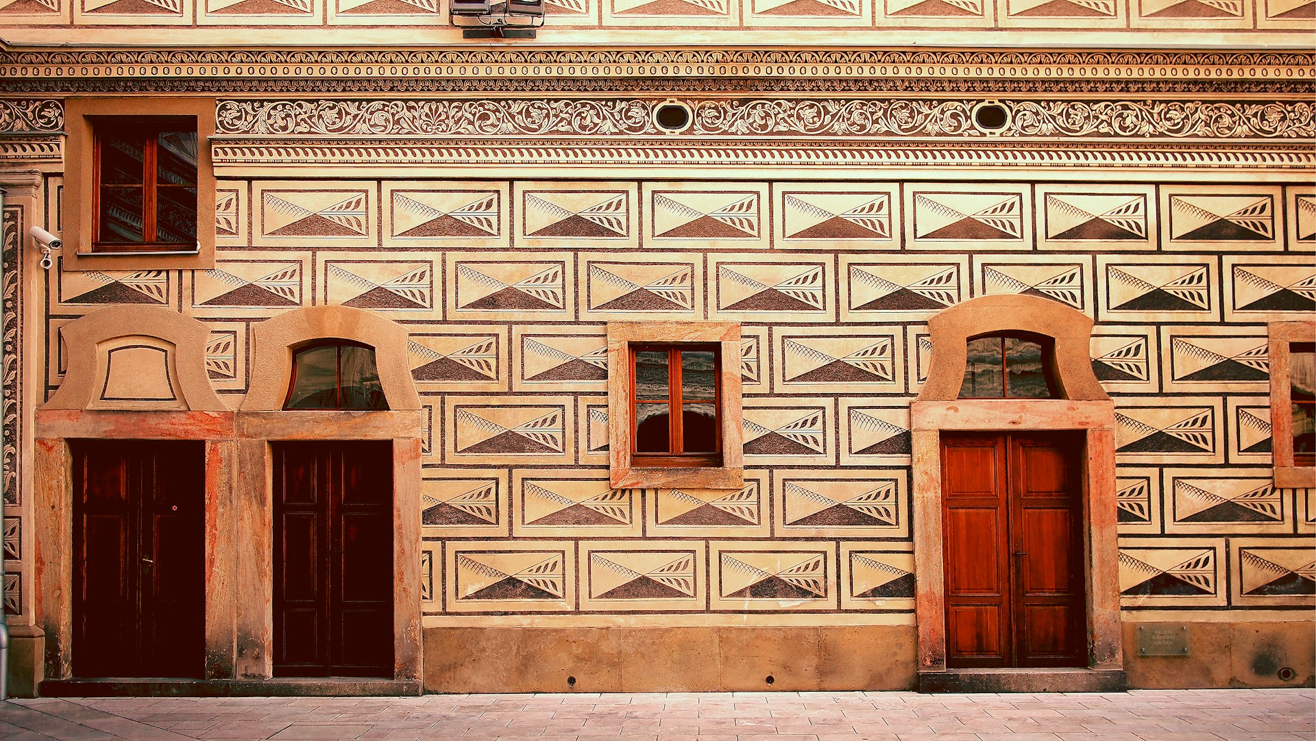 brown and red concrete building