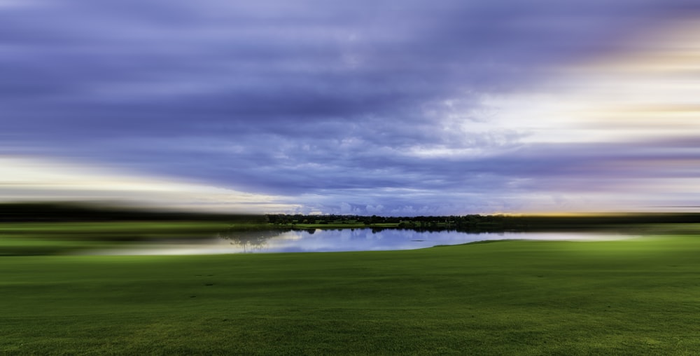 foto del campo di erba verde