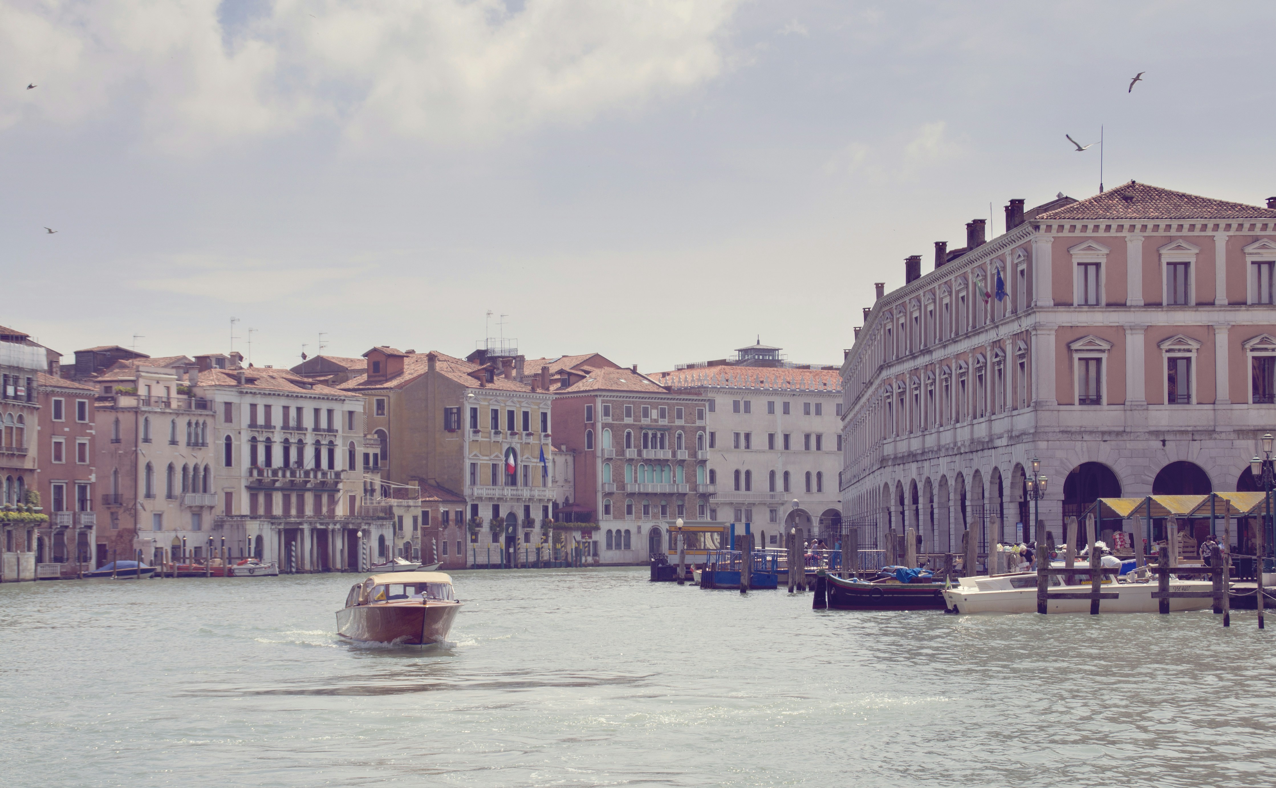 Free Unsplash photo from Alexandre Rochon