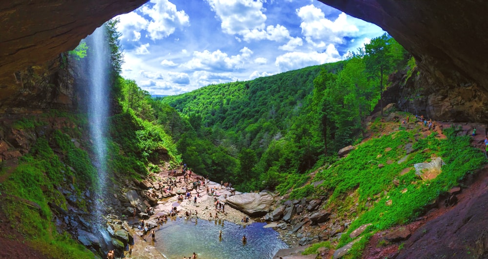 Fotografia aerea delle cascate durante il giorno