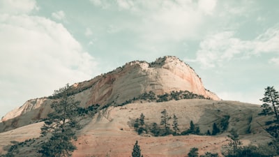 ground view photo of mountain during daytie sparse teams background