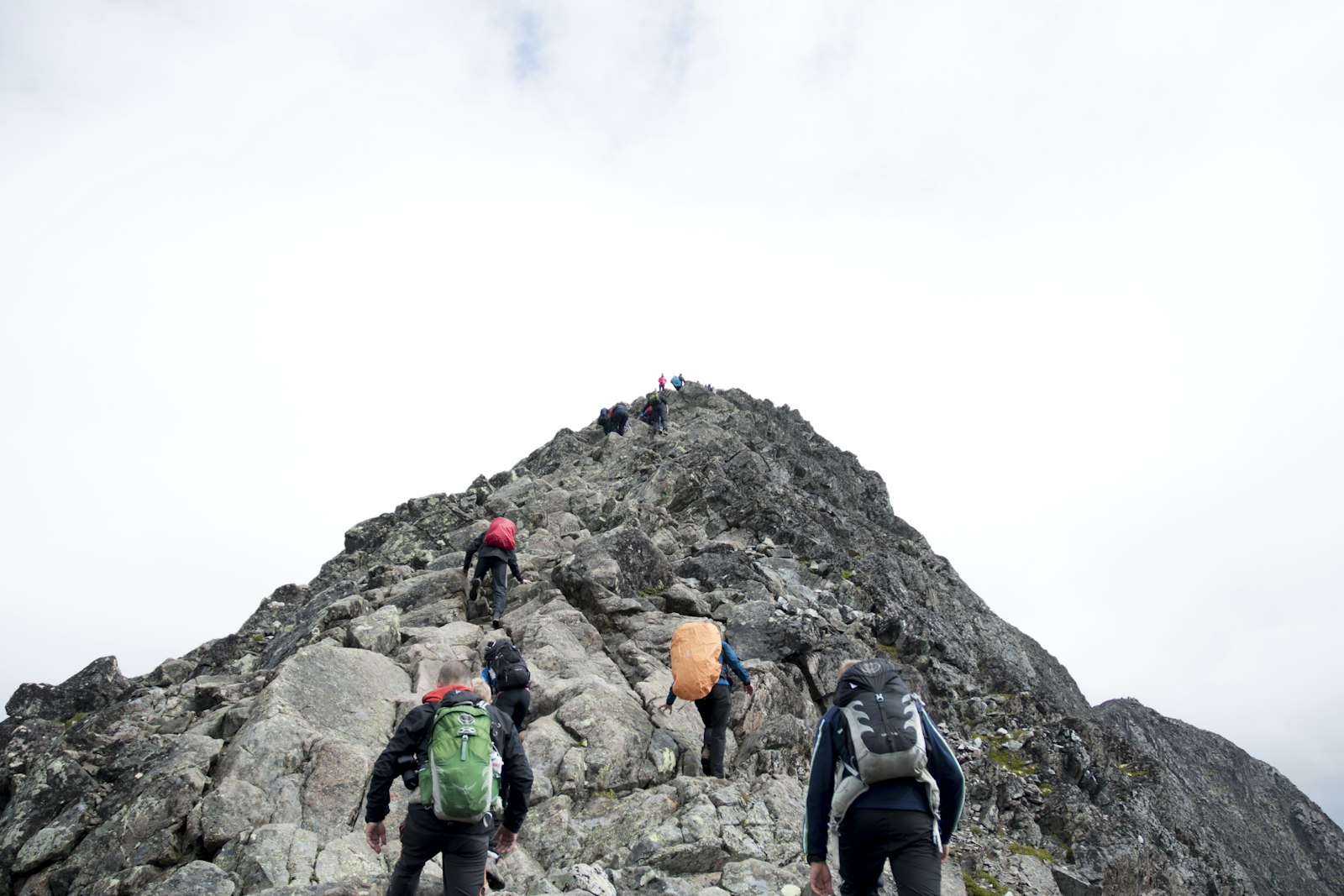 Nikon D5500 + Nikon AF-S DX Nikkor 18-70mm F3.5-4.5G ED-IF sample photo. Climbers hiking through mountain photography