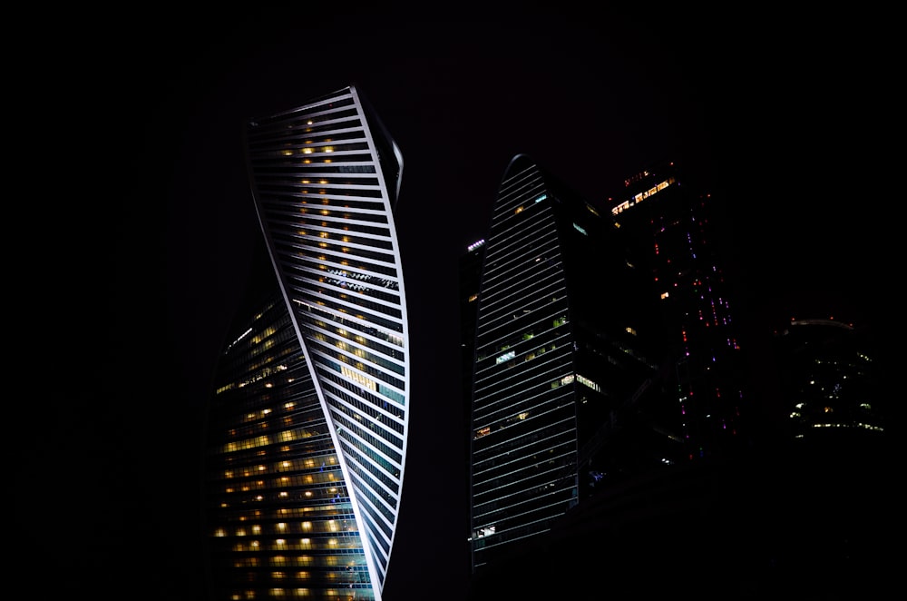 고층 건물 사진