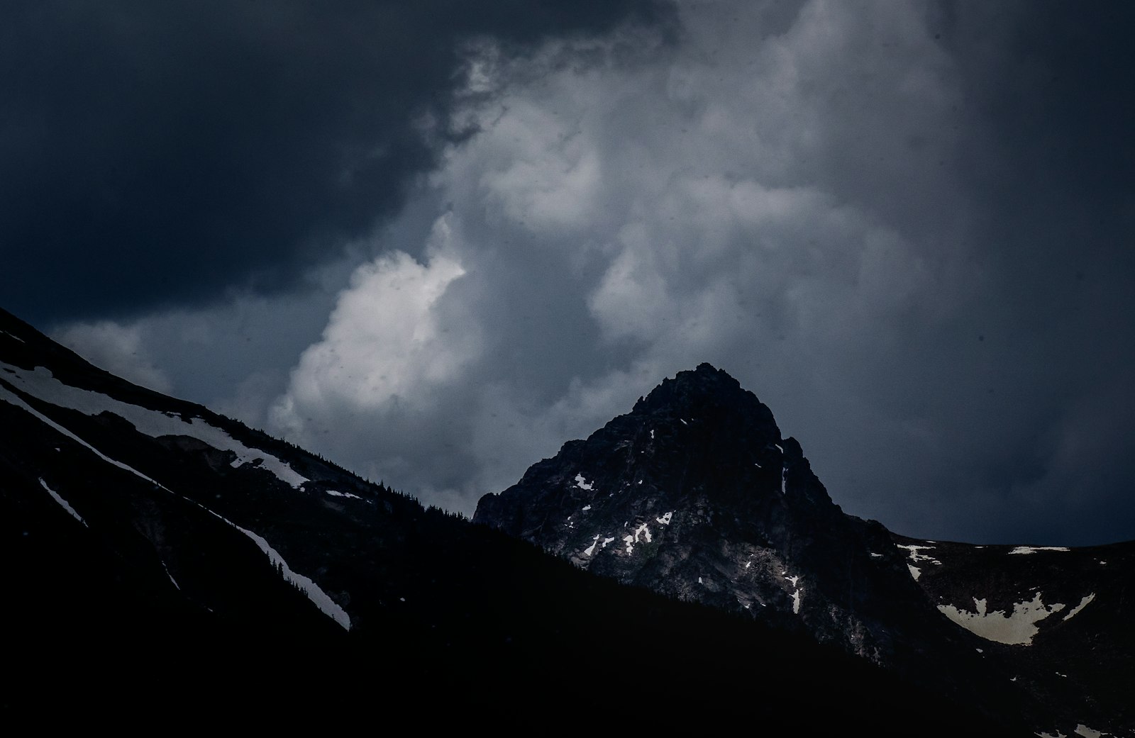 Nikon D750 + Nikon AF-S Nikkor 200-500mm F5.6E ED VR sample photo. Mountain with clouds photography