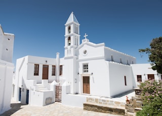 white concrete building during dayitme