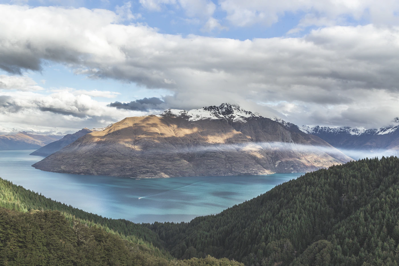 Mountain lake and dramatic peaks near Queenstown
