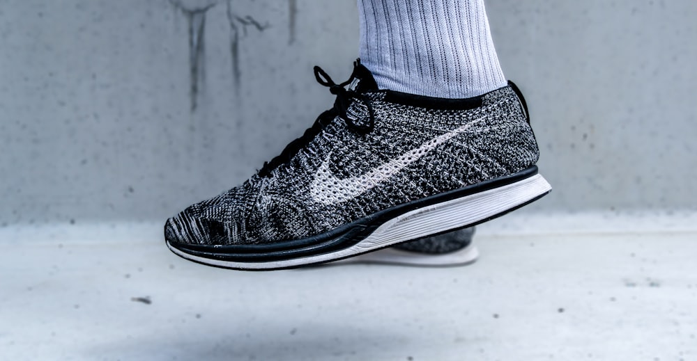 unpaired black-and-gray Nike flynit racer photo – Free Denmark Image on  Unsplash