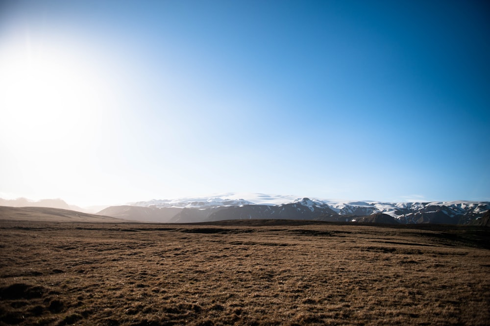 snow mountain under horizon