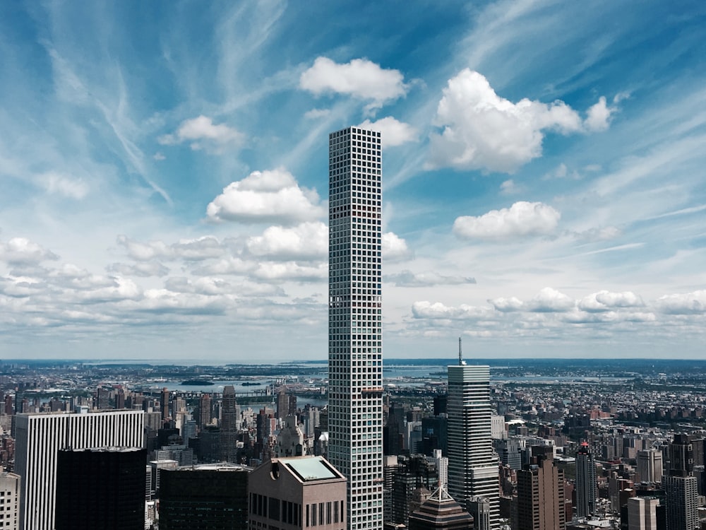 gray concrete high-rise building