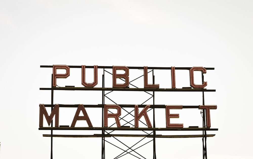 Beschilderung des öffentlichen Marktes