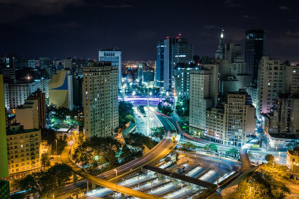 Fotografia em Time Lapse de uma Rodovia da Cidade