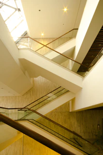 Architectural detail of a staircase with geometric shapes and wood finish