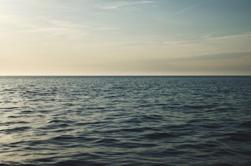 ocean and sky horizon