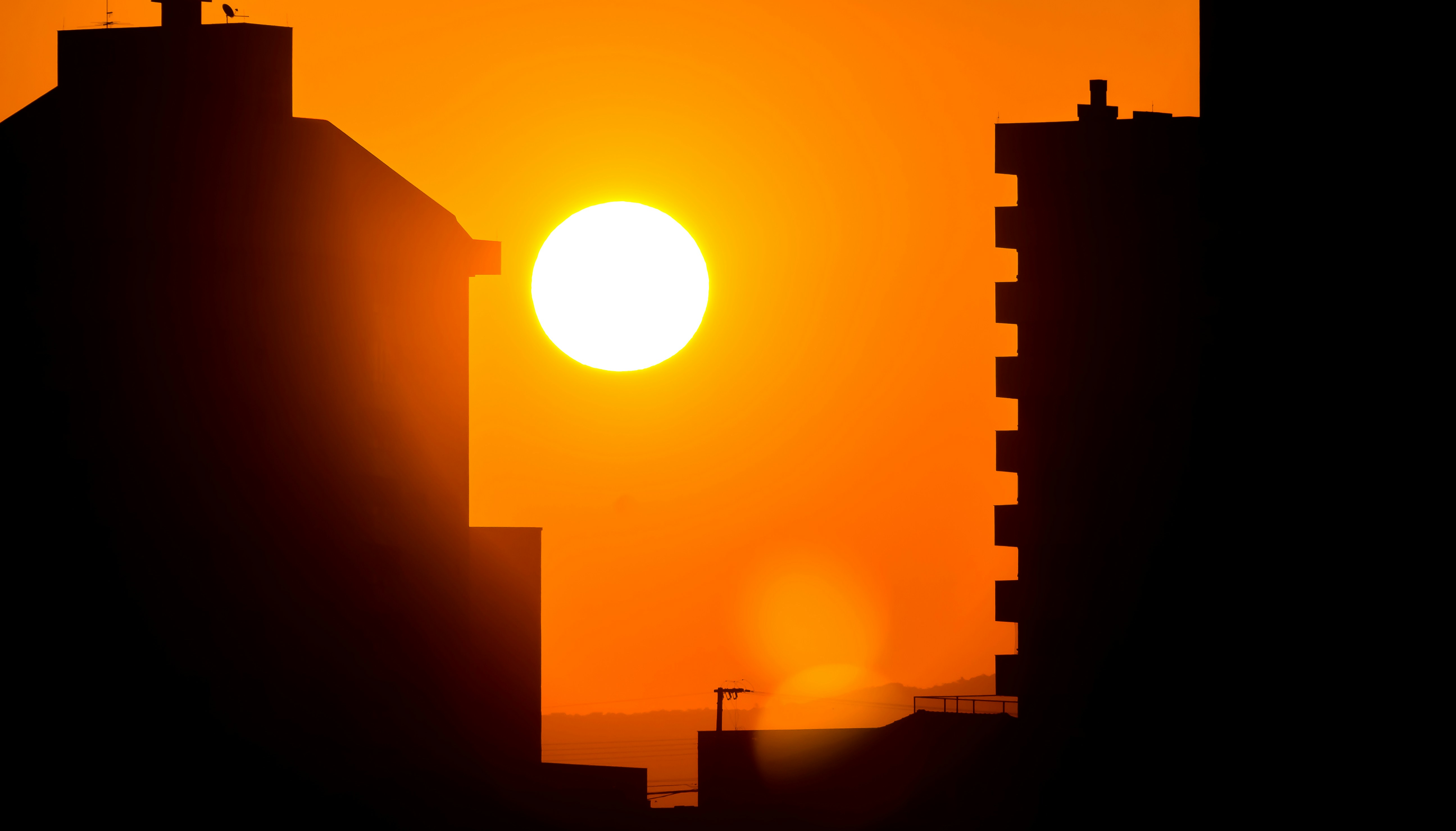 Free Unsplash photo from Andrey Lanhi