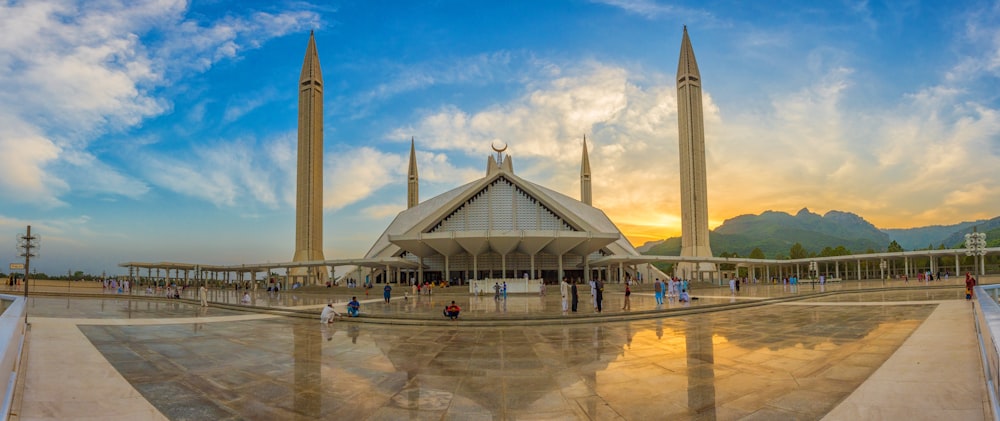 Museu paquistanês 4 postes em uma hora dourada. O país asiático tem uma longa relação com a indústria da canábis.