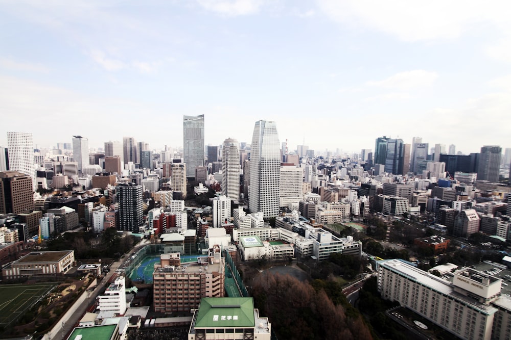 昼間の街の航空写真