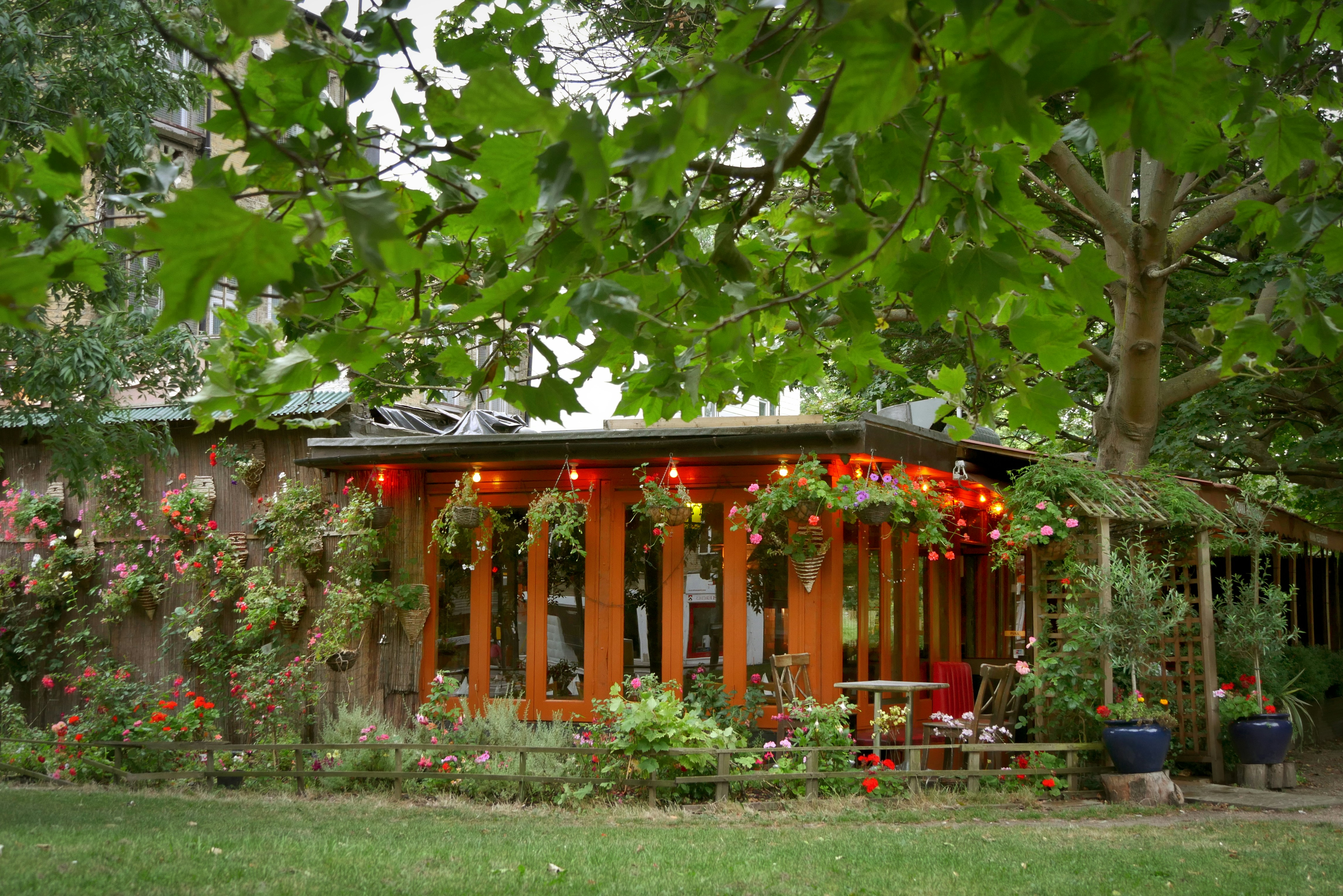 مستلزمات منزلية وحدائق