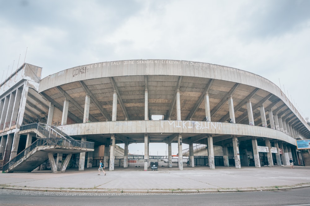 panoramic photo of gray building at daytime