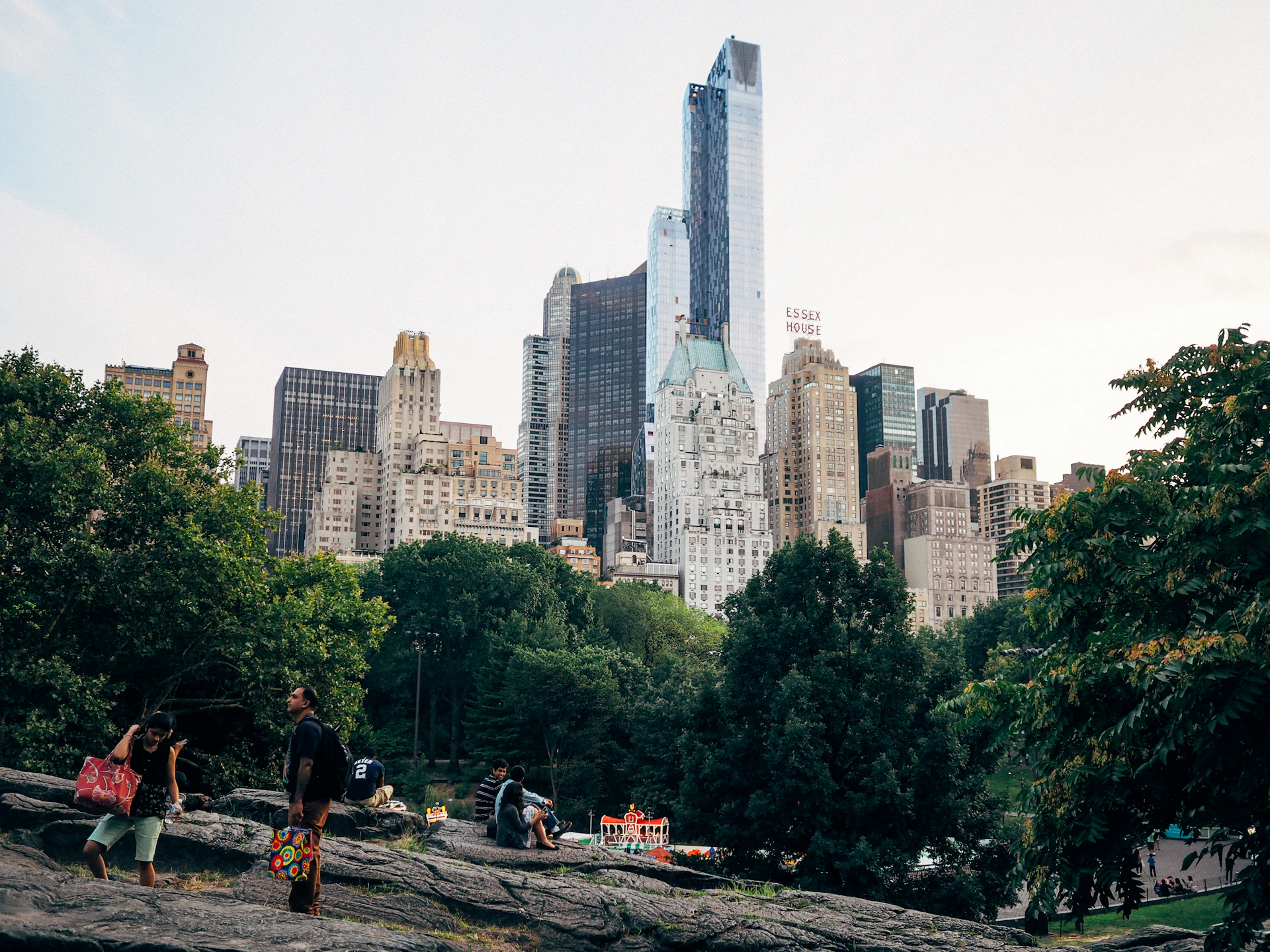 gray computer monitor