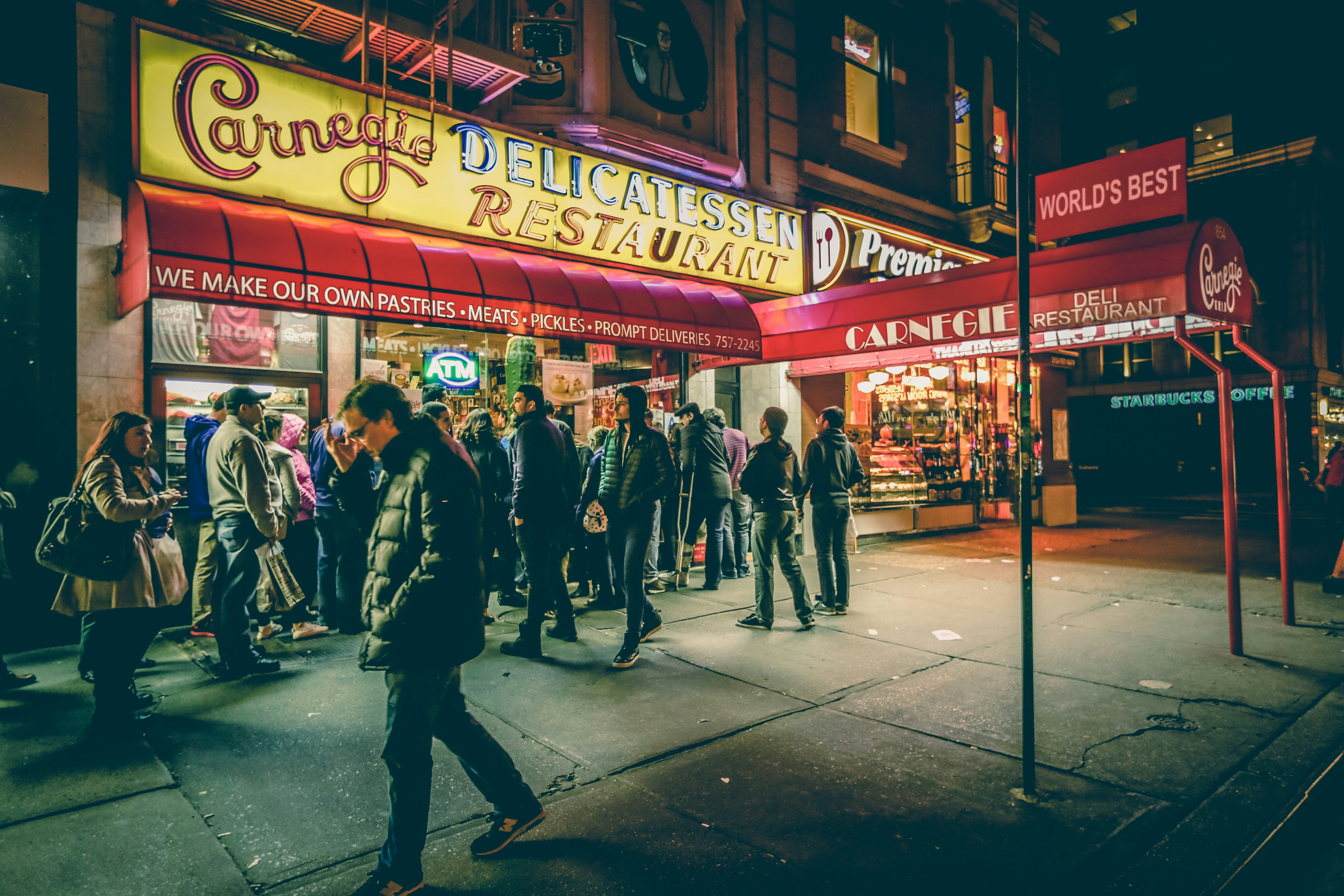 https://images.unsplash.com/photo-1471110235758-047f8825f69a?ixid=M3w2MjYzNjJ8MHwxfHNlYXJjaHw0fHxEaW5lJTIwQnJhbmRzfGVufDB8MHx8fDE3NDcyMjIyMTB8MA&ixlib=rb-4.1.0