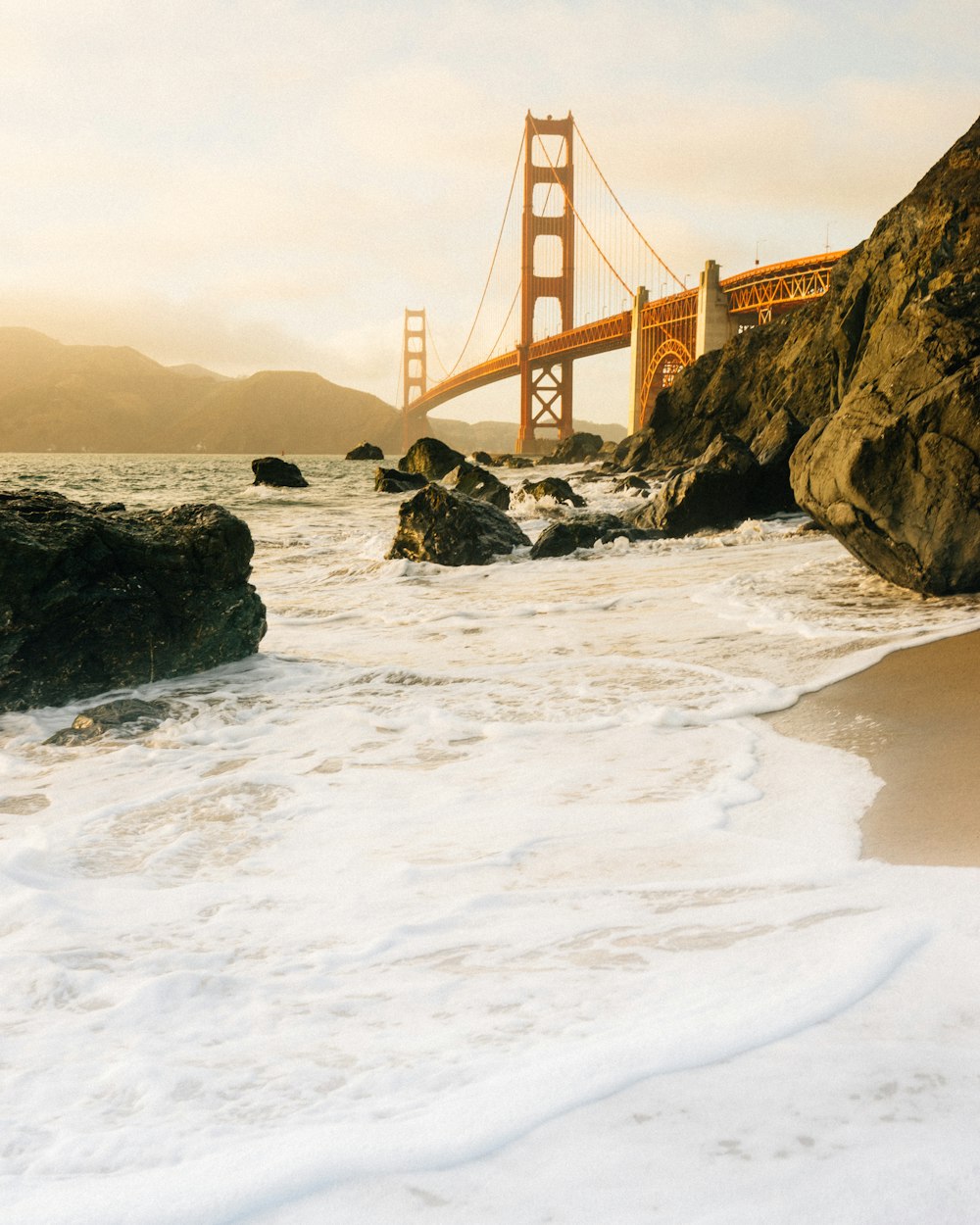 mare vicino al Golden Gate Bridge