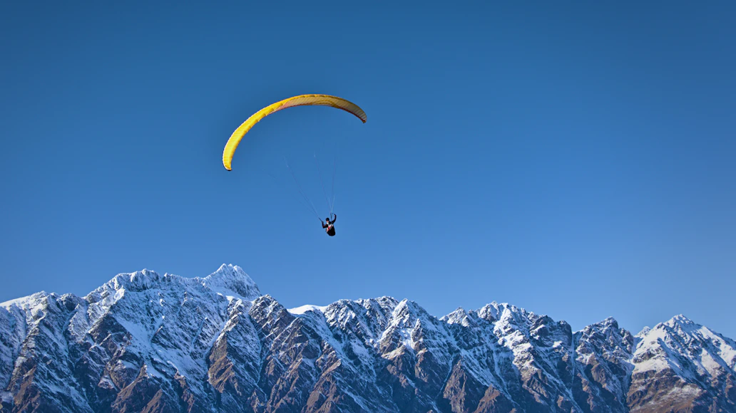 Vuelo sobre la cordillera · Parapente