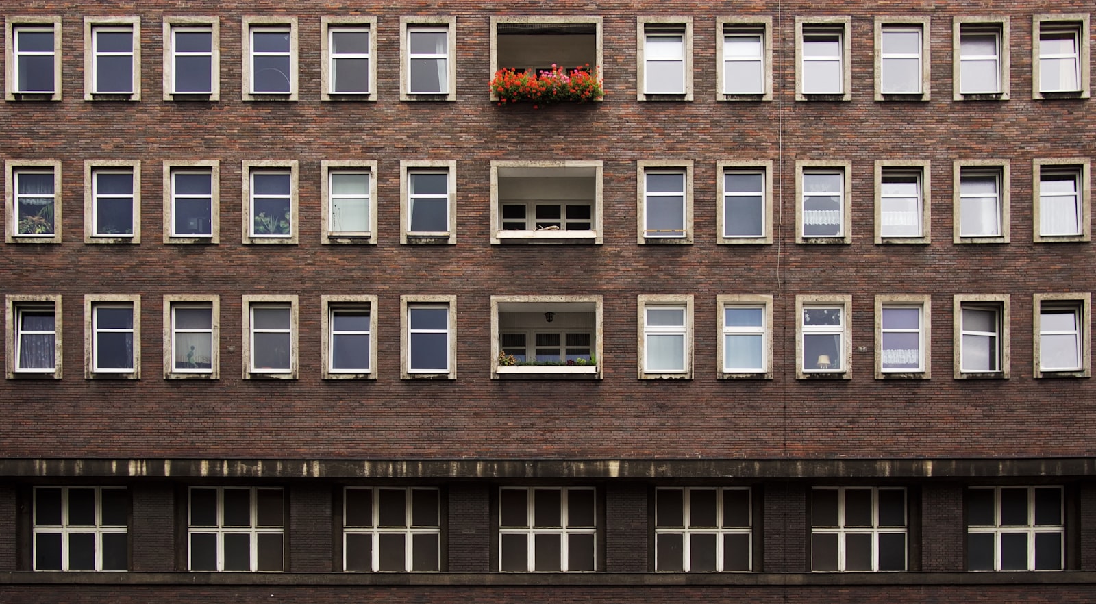 Olympus OM-D E-M5 + Panasonic Lumix G 20mm F1.7 ASPH sample photo. Brown concrete building at photography