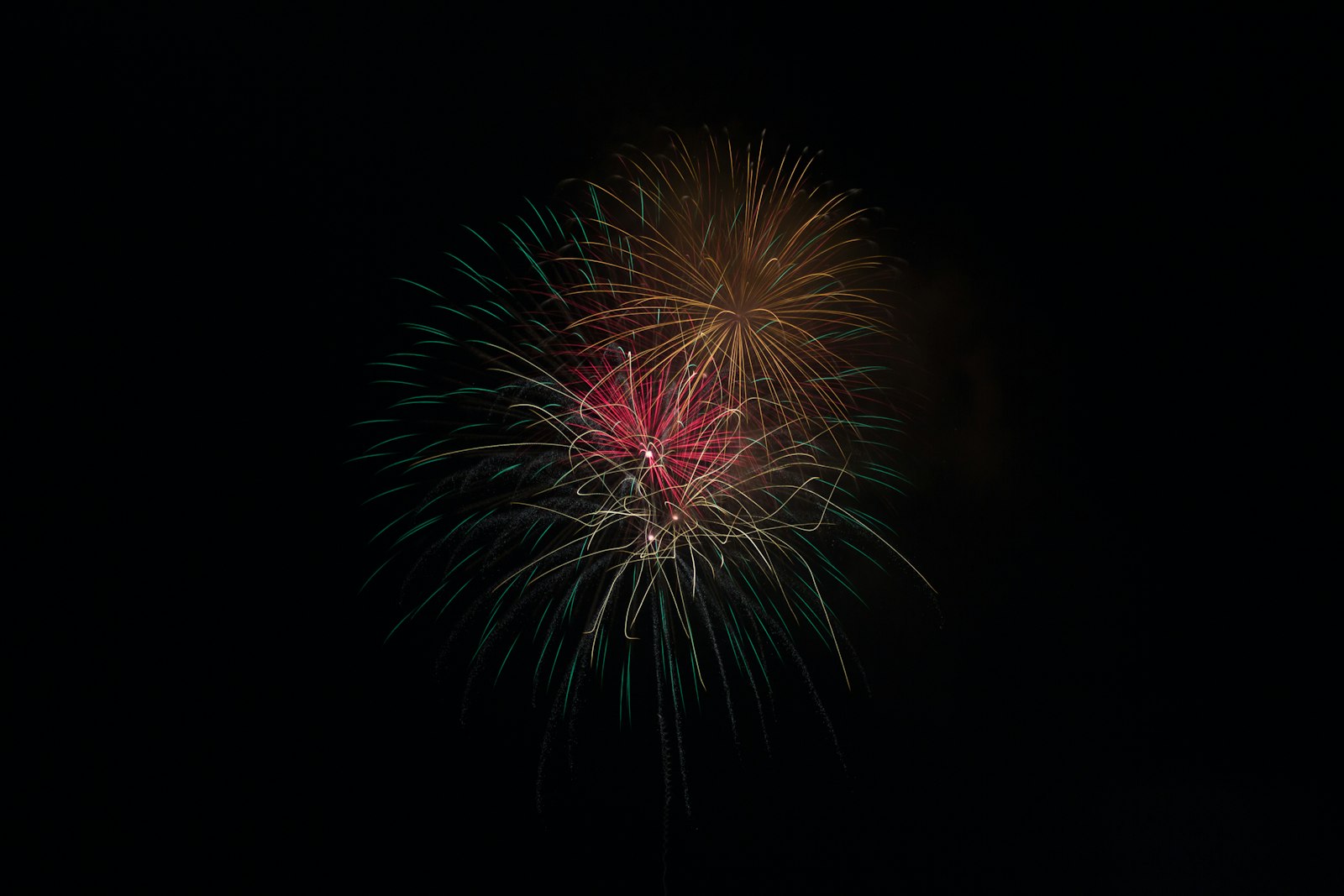 Canon EOS 60D + Sigma 35mm F1.4 DG HSM Art sample photo. Fireworks display during night photography