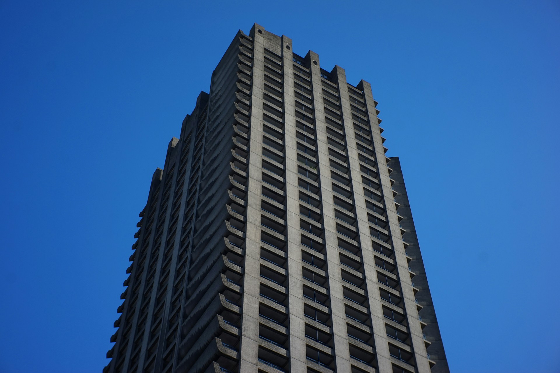 gray computer monitor