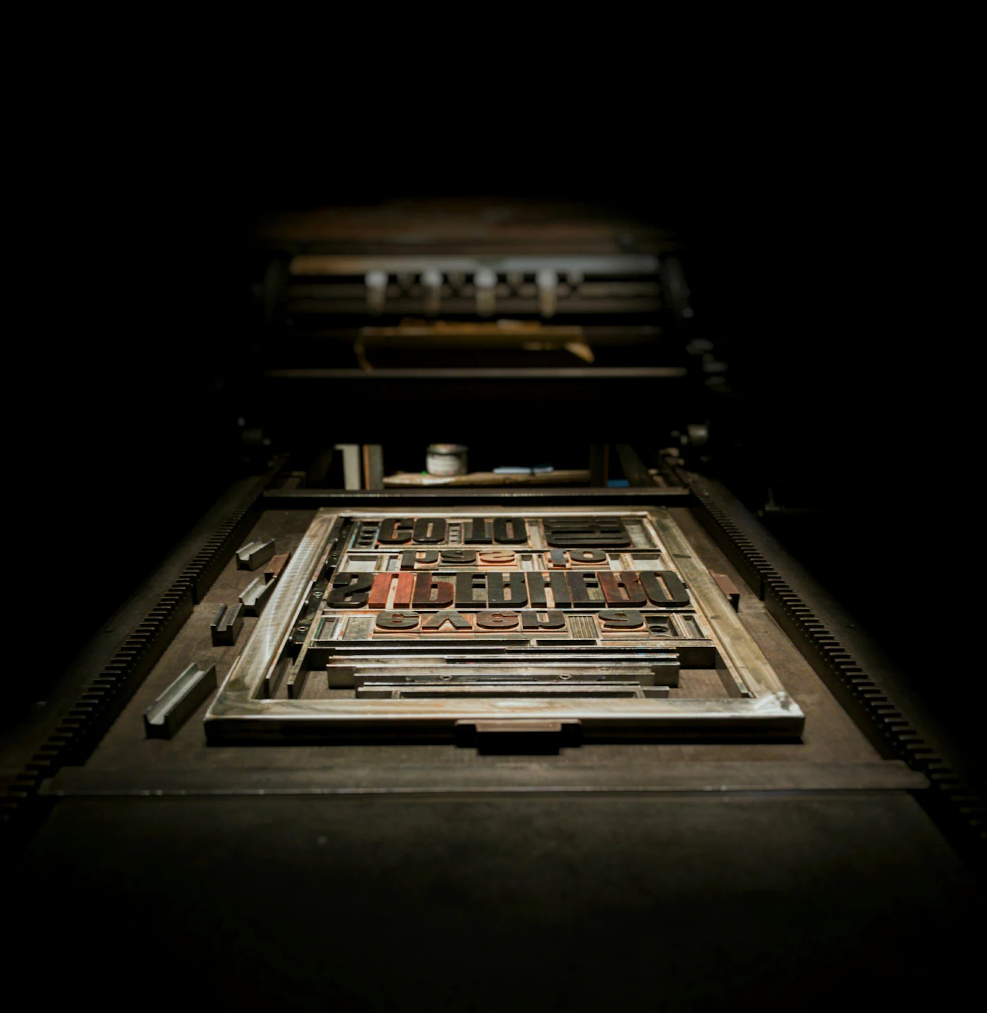 Ahşap harf kasasında dizilmiş letterpress harfleri