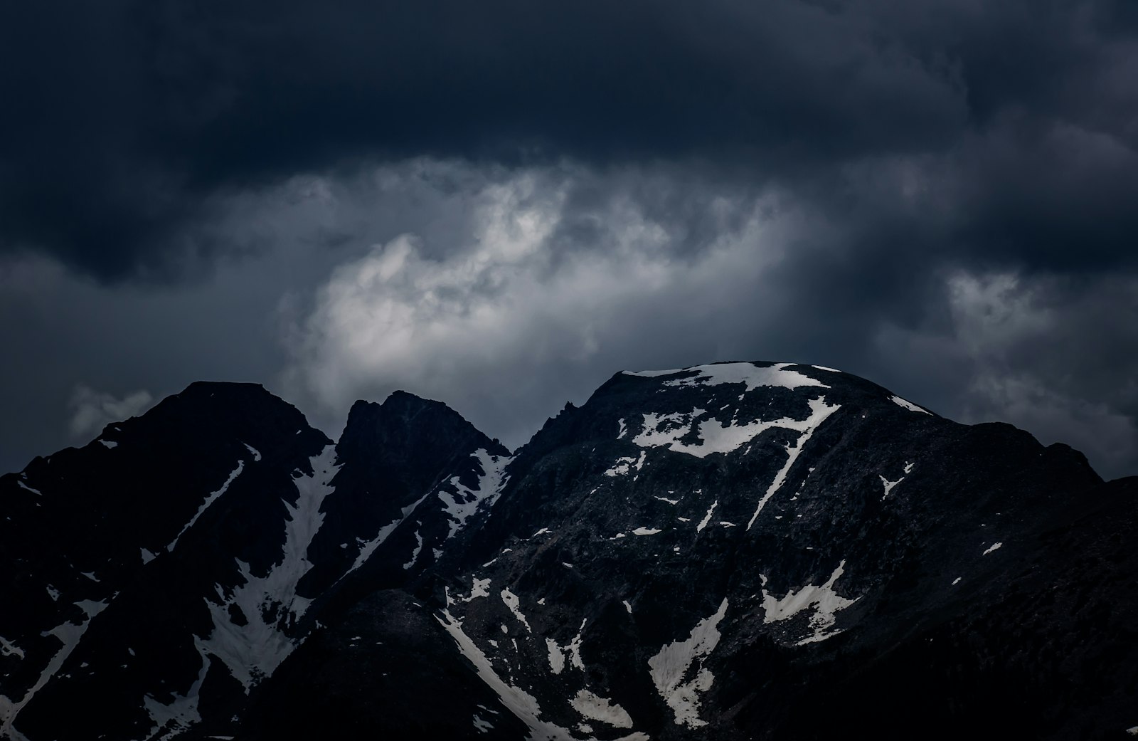 Nikon D750 + Nikon AF-S Nikkor 200-500mm F5.6E ED VR sample photo. Mountain alps under stratocumulus photography