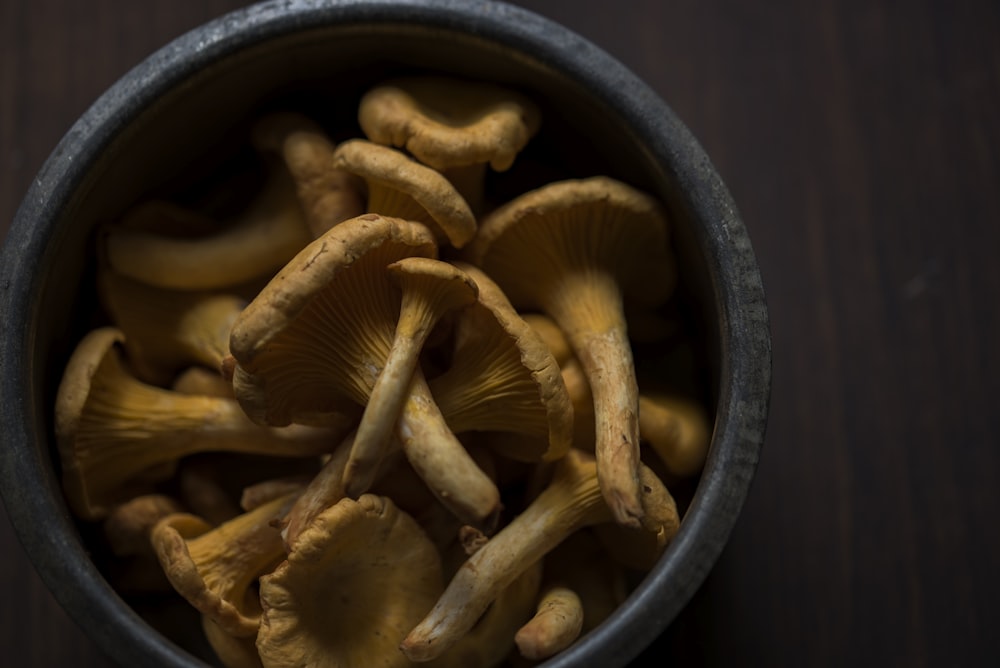 bouquet de champignons dans un bol