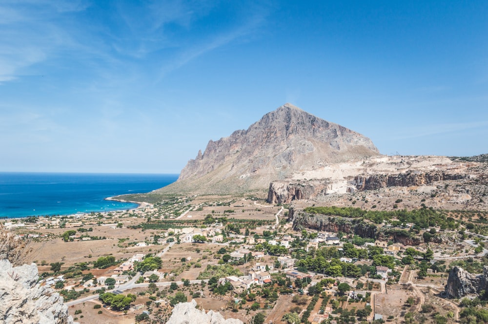 Photographie panoramique de Butte