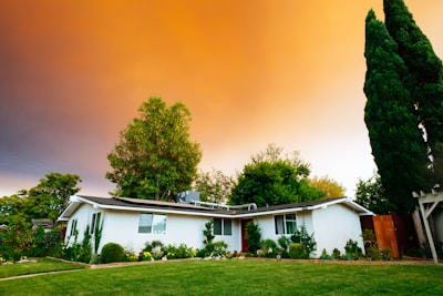 landscape photography of bungalow house