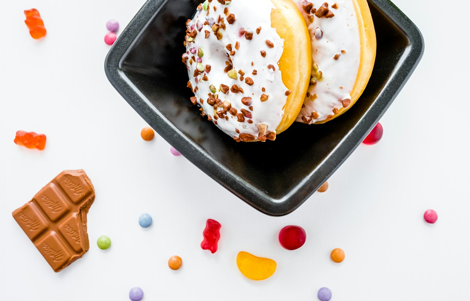 Fujifilm X-T10 + Fujifilm XF 23mm F1.4 R sample photo. Doughnut with chocolate chip photography