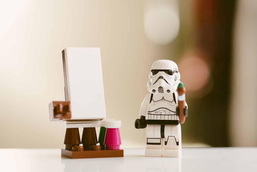 white Stormtroopers minifig