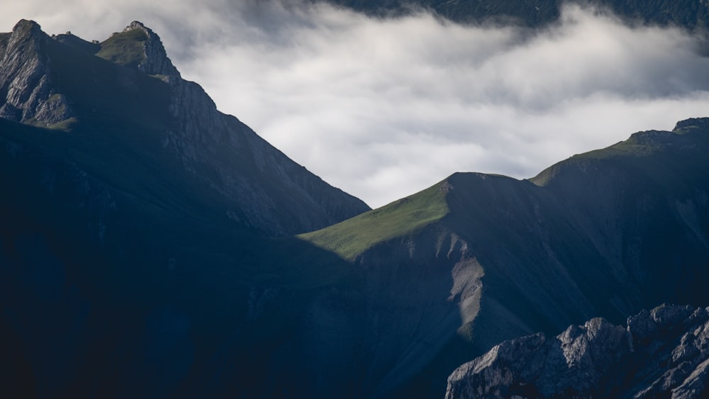 Montaña Verde y Negra