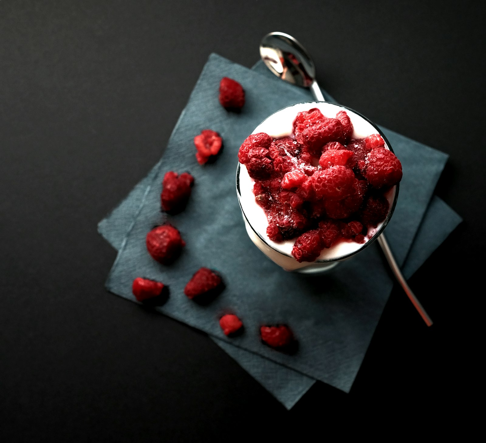 Fujifilm X-T10 + Fujifilm XF 23mm F1.4 R sample photo. Bowl of red strawberries photography