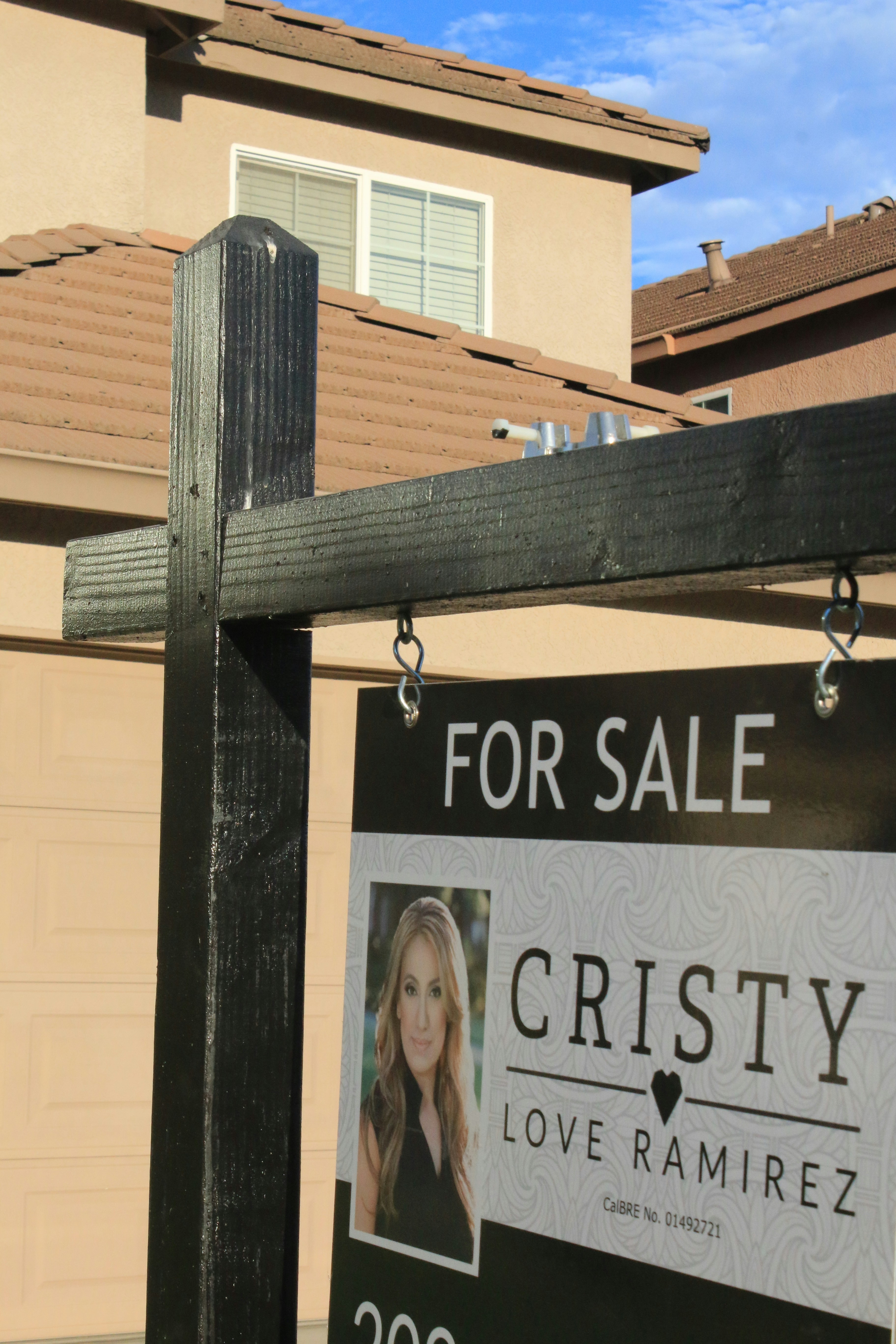 Professional headshot of Sarah Mitchell, Real Estate Investment Expert