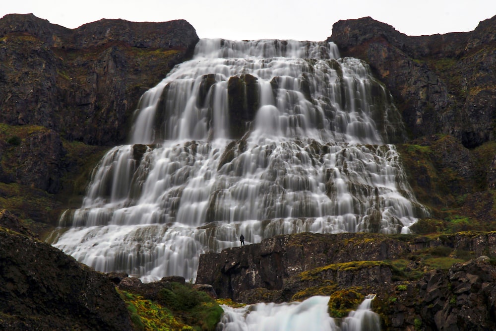 Photographie en accéléré de chutes d’eau