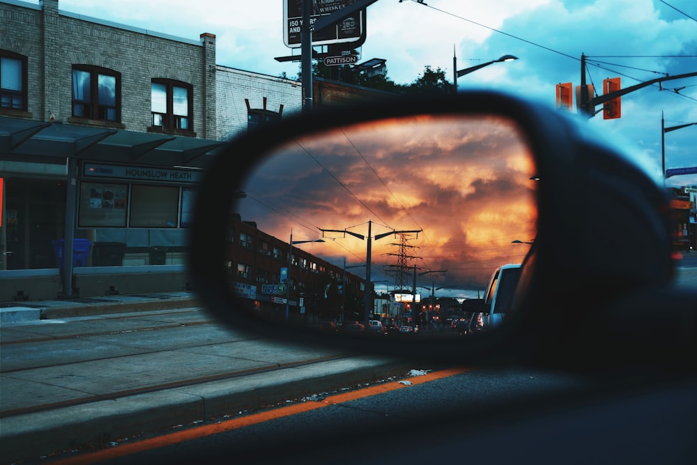 photo of cat wing mirror reflect light post