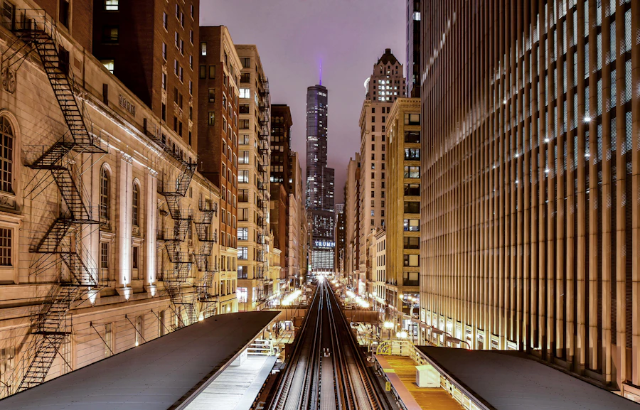 Elevated L tracks threading between Loop buildings