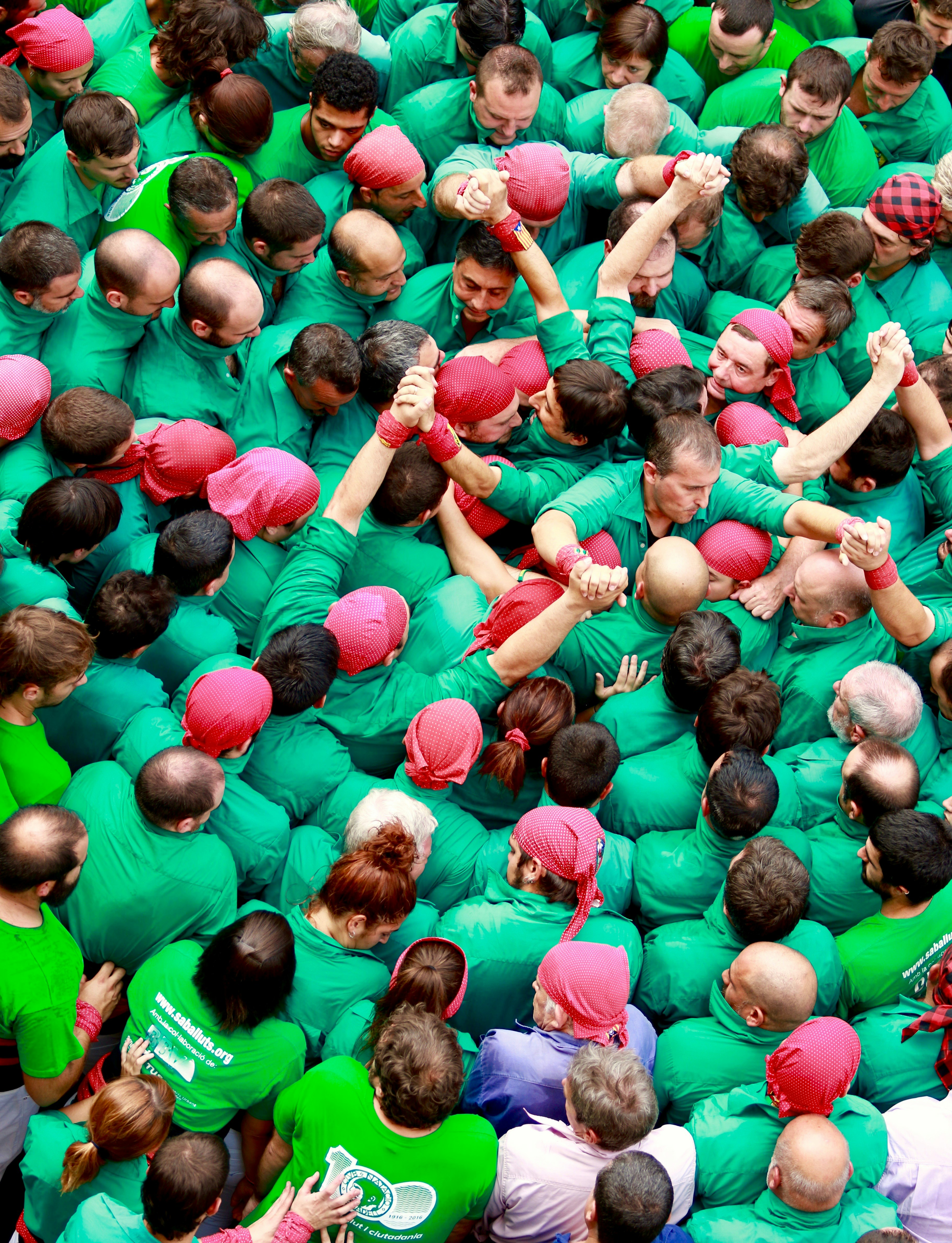 Милашка обрабатывает толпу