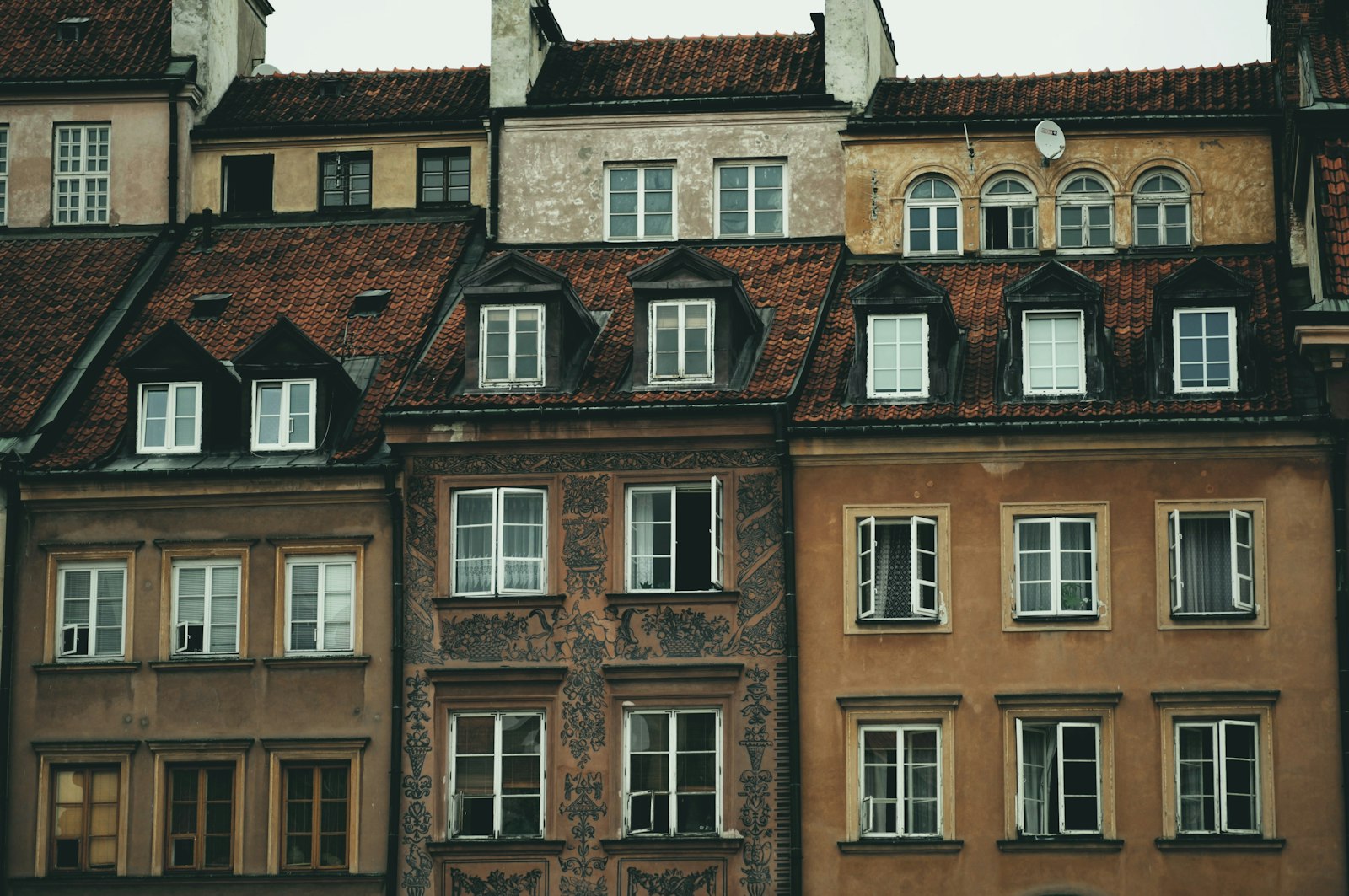 Nikon D2X sample photo. Brown concrete buildings under photography