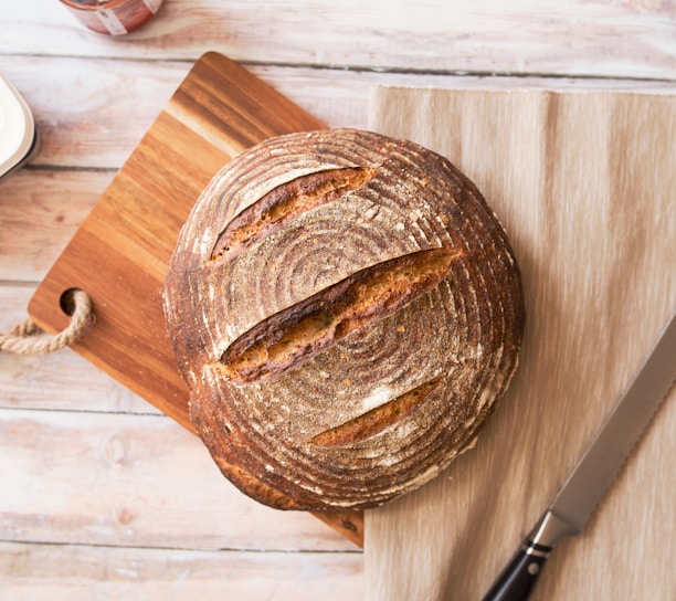 closeup photo of baked bread on chopping board