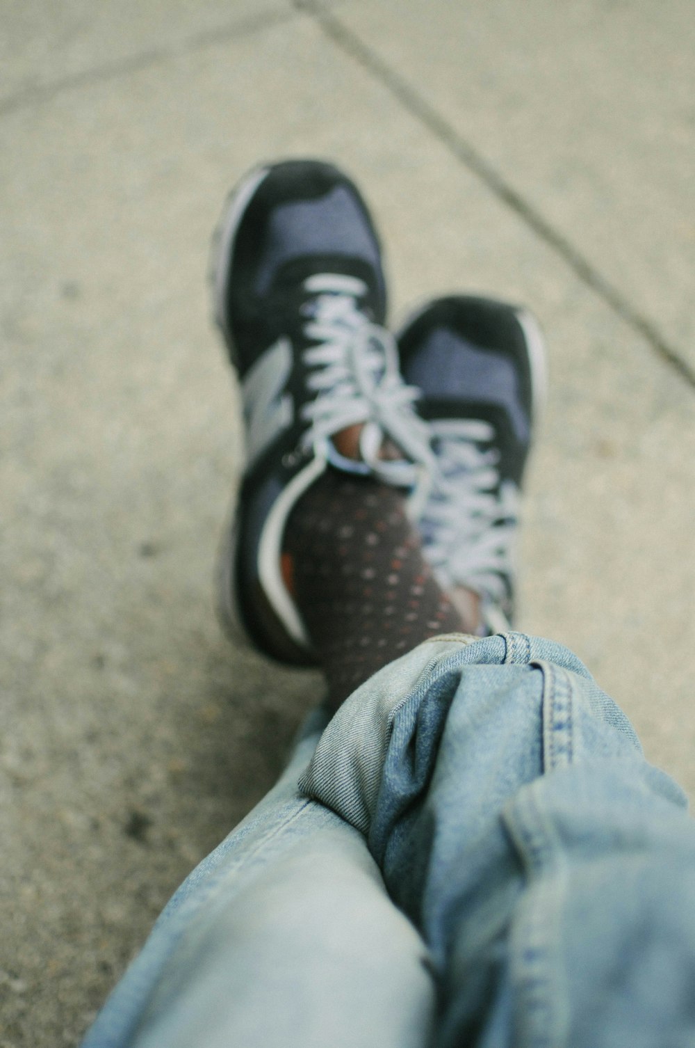 Persona con zapatillas de deporte