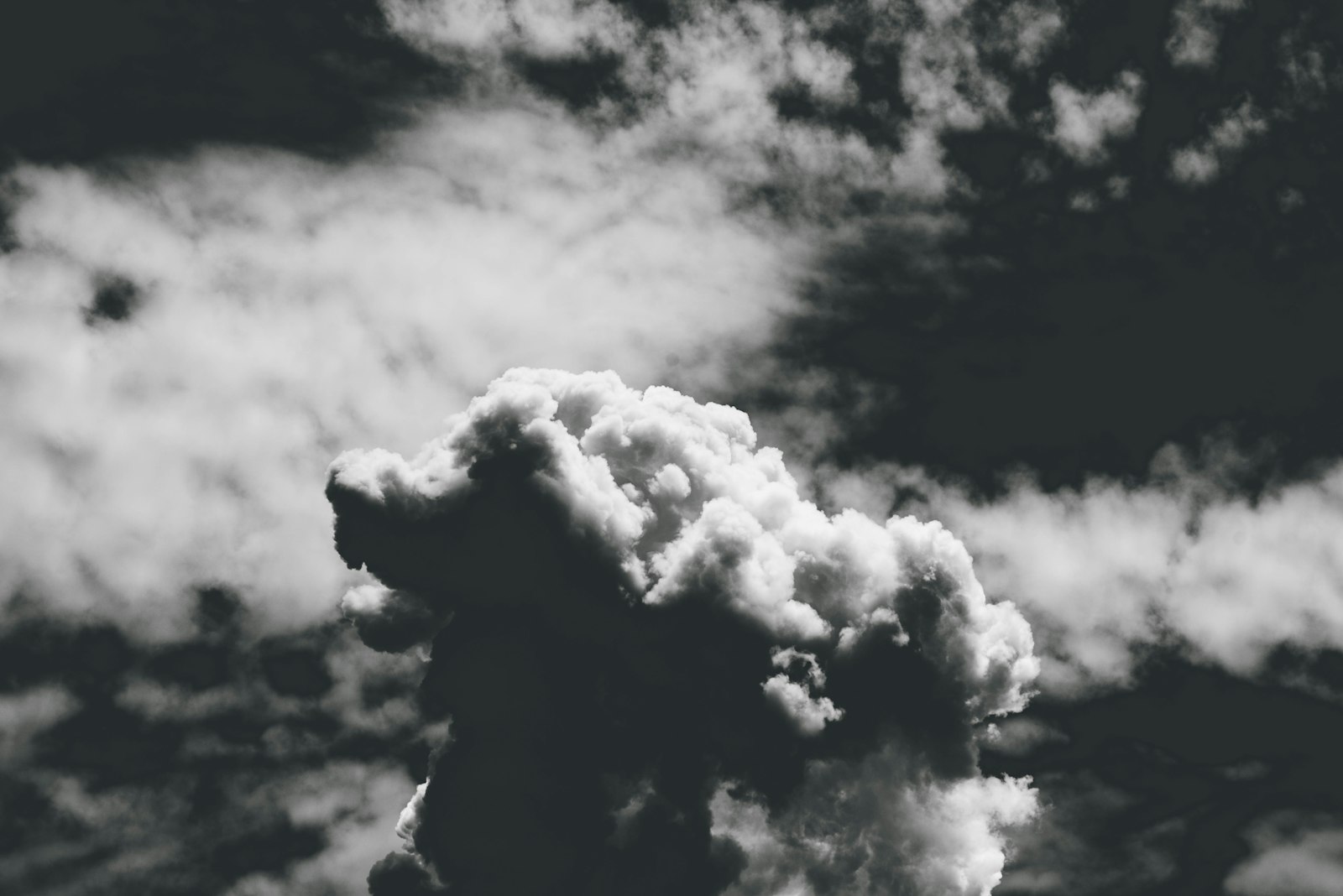 Nikon D750 + Nikon AF Nikkor 180mm F2.8D ED-IF sample photo. Grayscale photography of clouds photography