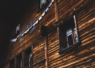 The original building of Shri Rangnathswami Nagri Sahakari Patsanstha taken during its founding year in 1989, bustling with community members.